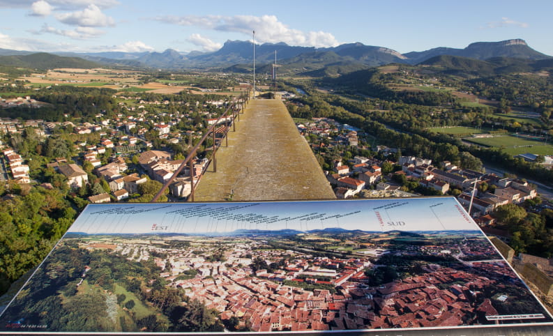 Tour de Crest vu des remparts