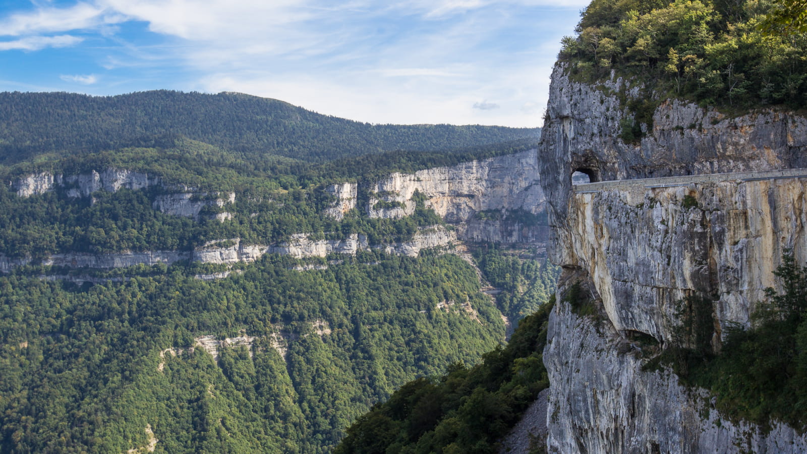 Sublime route du Combe Laval - route vertigineuse