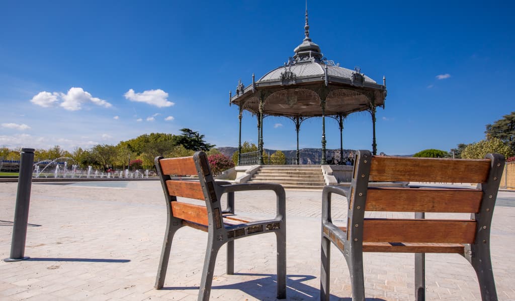 Le Kiosque Peynet à Valence, Ville-Préfecture de la Drôme