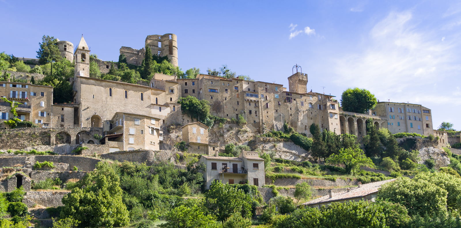Provence - Drôme - Village perché de Montbrun-les-Bains et plus beaux villages de France