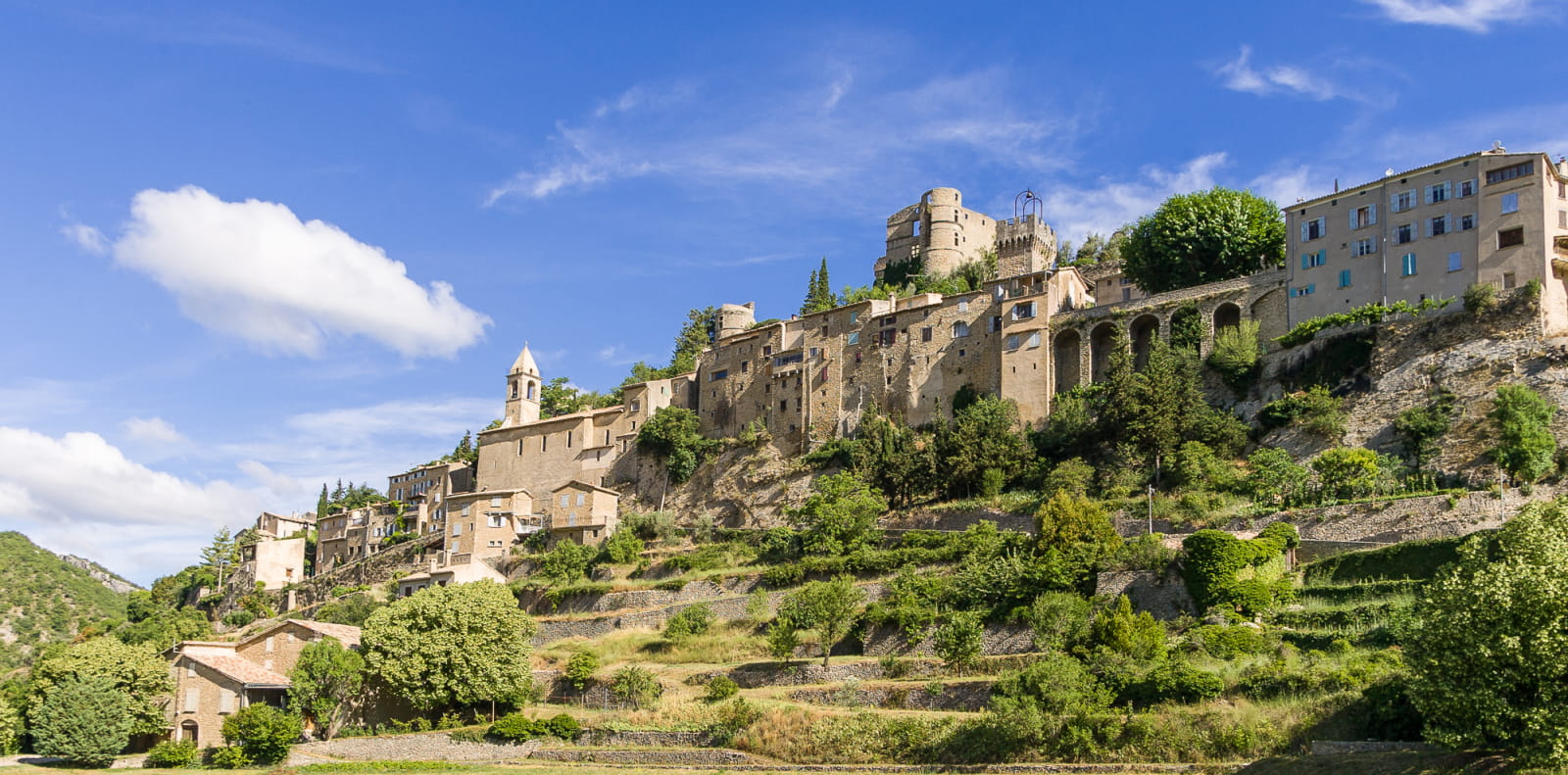 Montbrun-les-Bains, Plus beau village de France et village perché de la Drôme