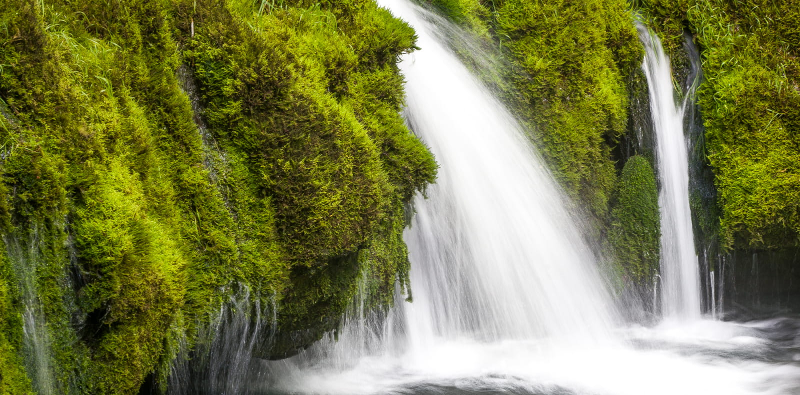 Cascade d'eau et tuf à Omblèze - Top des spots nature de la Drôme
