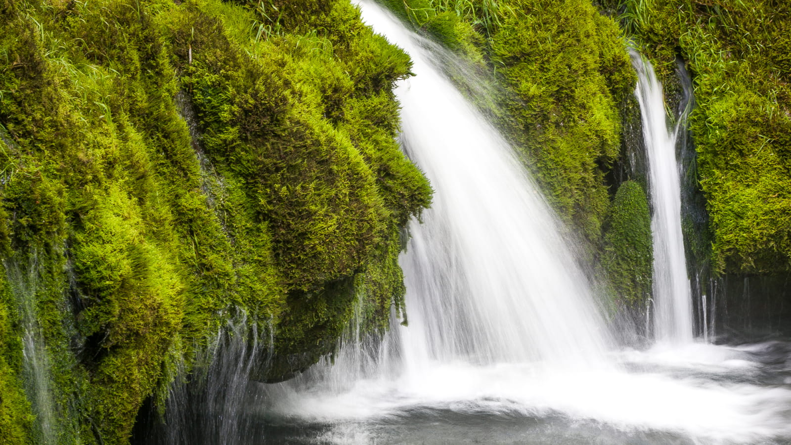 Cascade d'eau et tuf à Omblèze - Top des spots nature de la Drôme