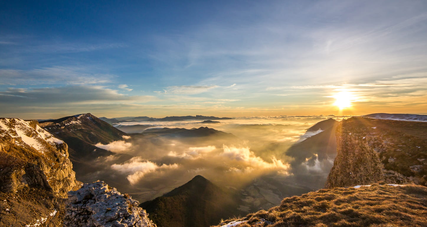 coucher de soleil et nuages sur les montagnes du parc naturel régional du Vercors