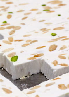 Le nougat, spécialité de Montélimar dans la Drôme provençale - incontournable