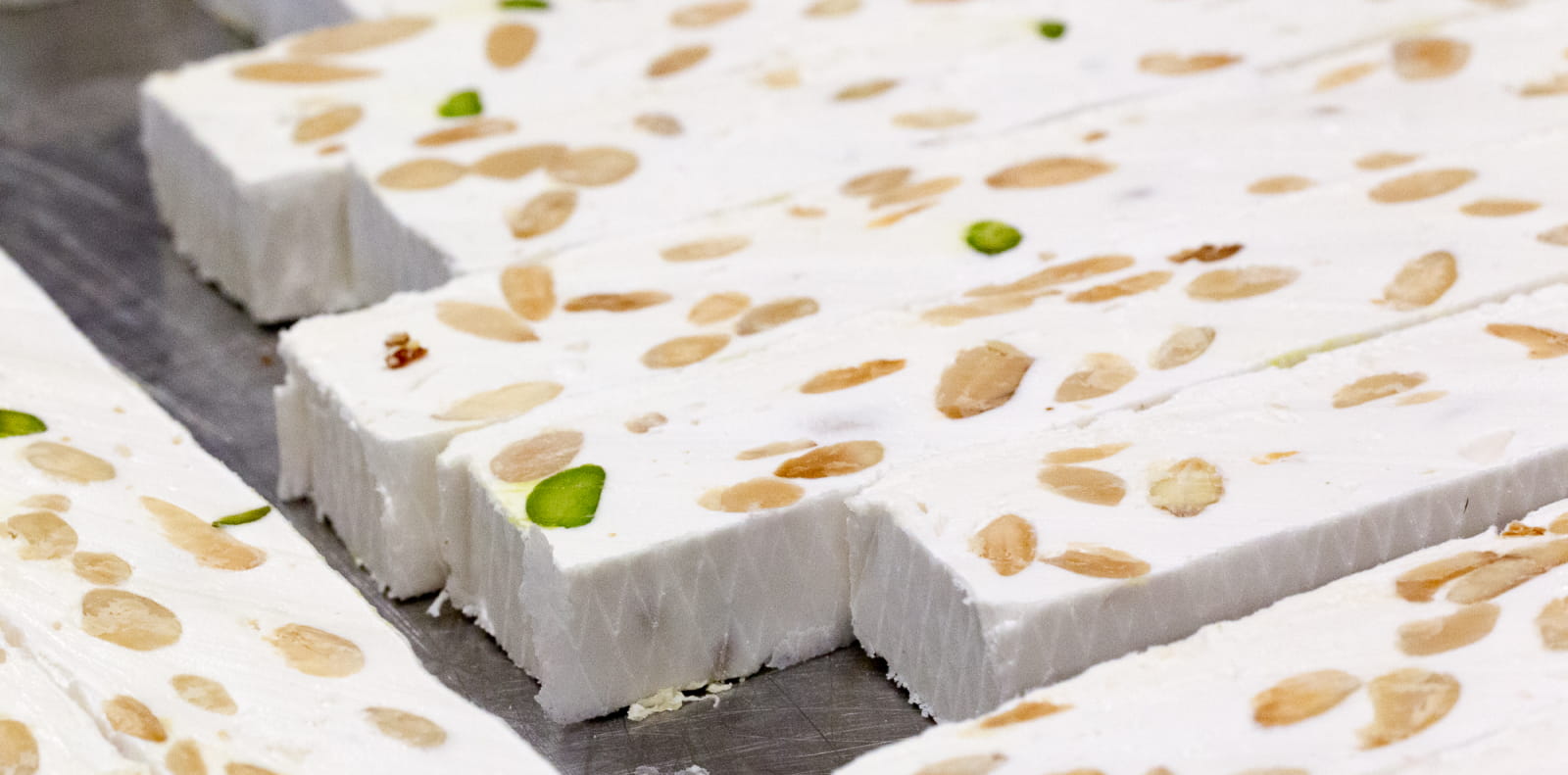 Le nougat, spécialité de Montélimar dans la Drôme provençale - incontournable