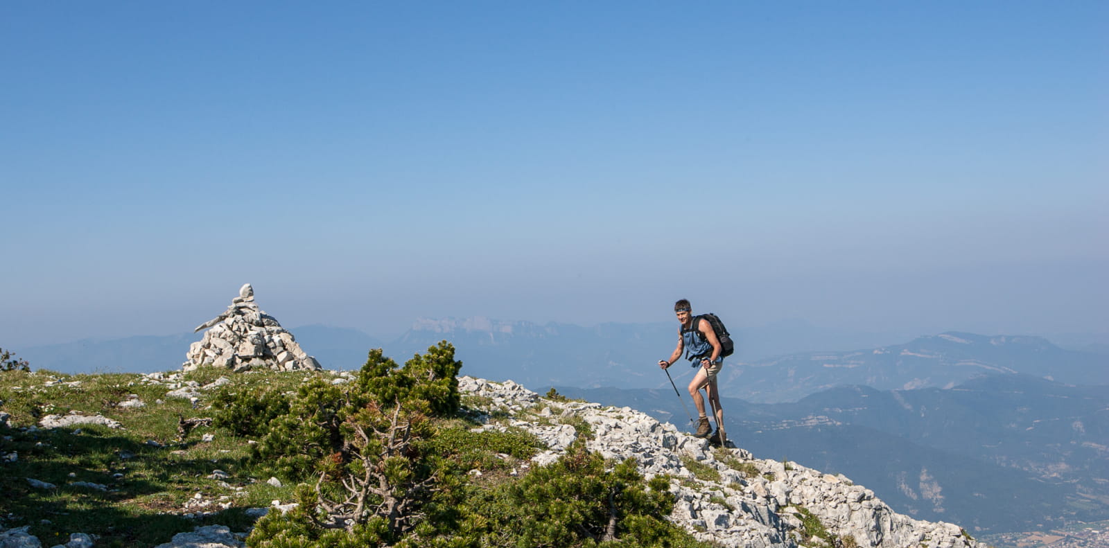 Randonneur sur la montagne du Glandasse - Drôme - Diois