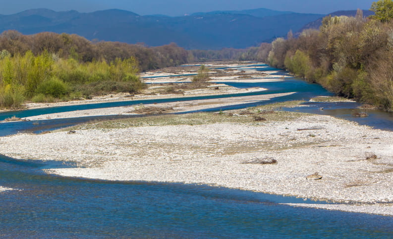 paysage de la reserve naturelle des Ramières ur la rivière Drôme