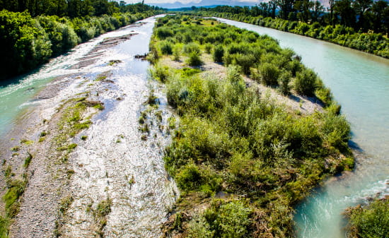 rivière et pierrier de la reserve naturelle des Ramières