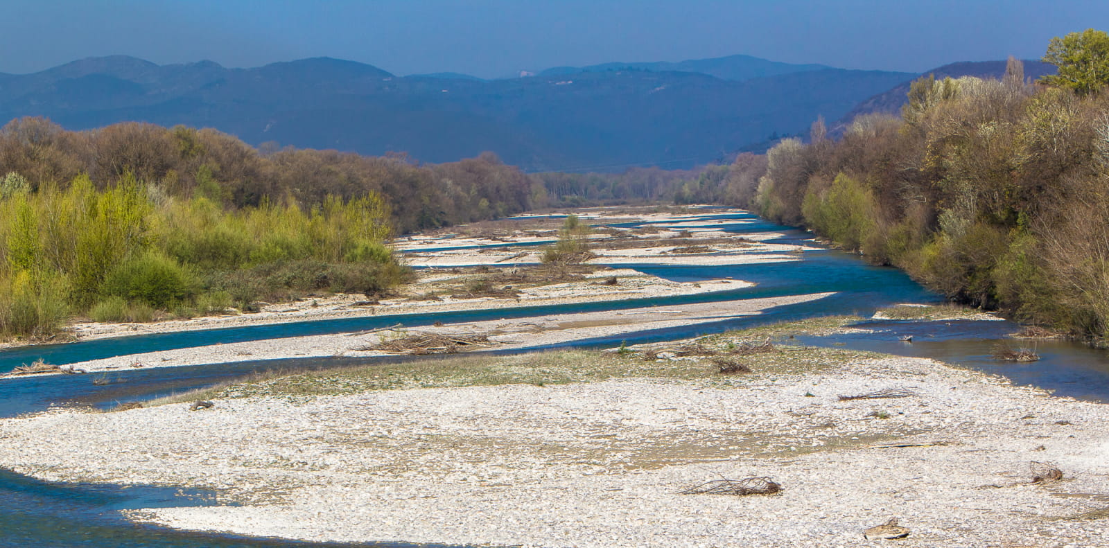 paysage de la reserve naturelle des Ramières ur la rivière Drôme
