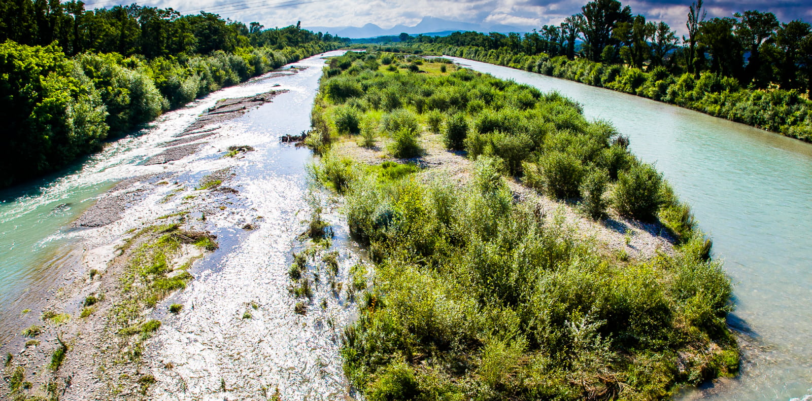 rivière et pierrier de la reserve naturelle des Ramières