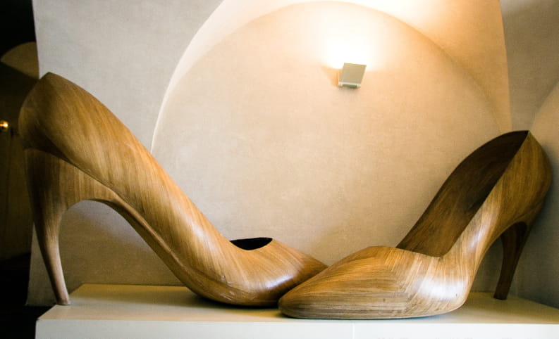 paire d'escarpins en bois
