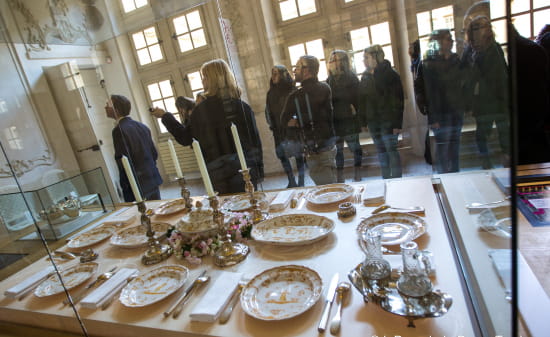 Groupe visitant le château de Suze-la-Rousse