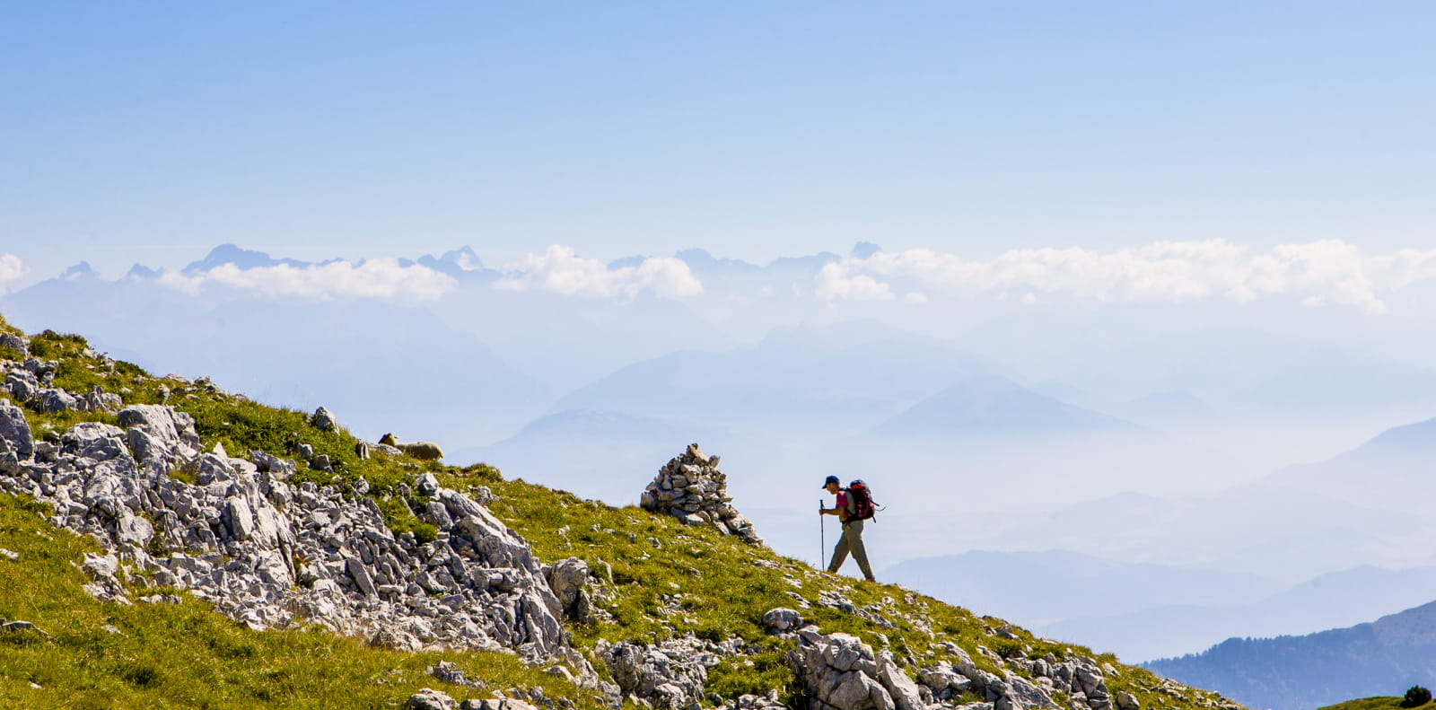 randonneur sur les hauts plateaux du Vercors