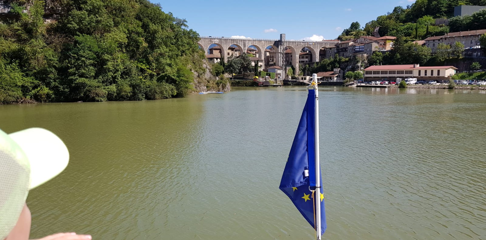 Bateau à roue et aqueduc à Saint Nazaire en Royans dans la Drôme