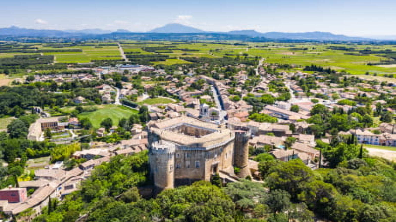 Château de Suze-la-Rousse vu du ciel