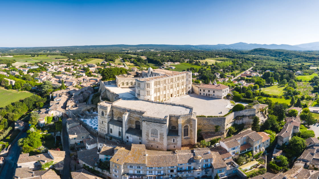 Vue du ciel du château de Grignan