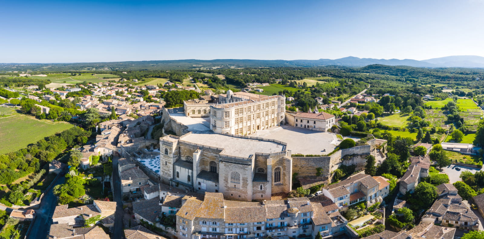 Vue du ciel du château de Grignan