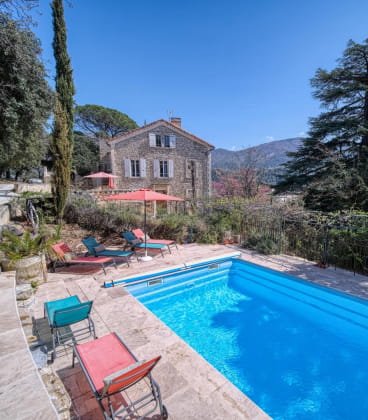 Domaine Château La Tour Provence à Nyons (en vente en 2025)