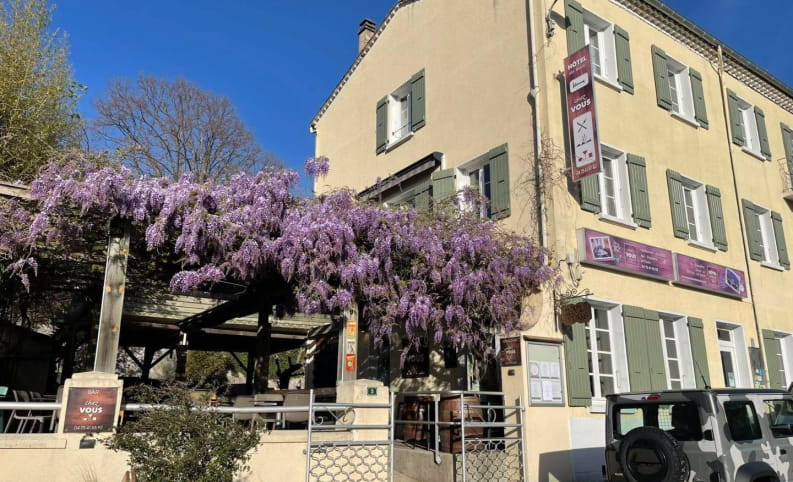 établissement à vendre : bar hôtel restaurant à Beaufort sur Gervanne