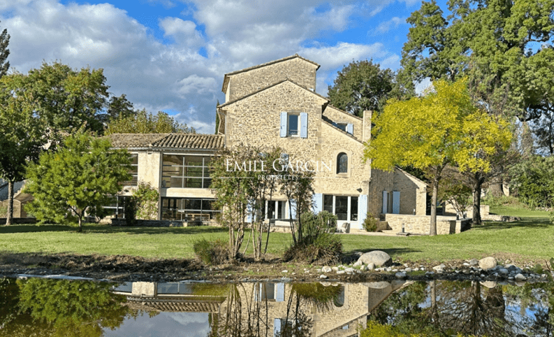 A vendre : ancien moulin restauré en hôtel dans le Pays de Grignan